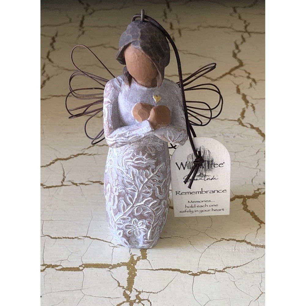 Willow Tree Angel Ornament "Remembrance"Susan Lordi New